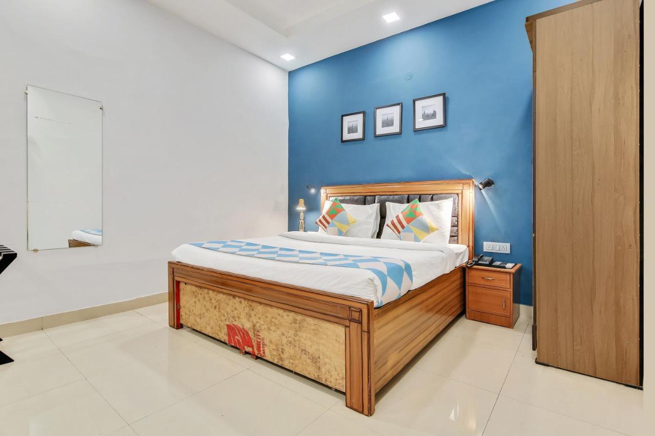 Oyo Home 64106 Comfortable Stay New Delhi Eksteriør billede